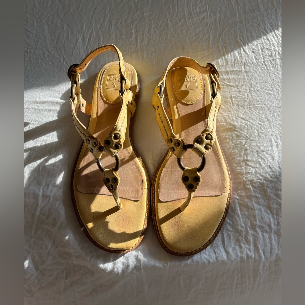 Frye yellow leather harness style thong sandal size 9